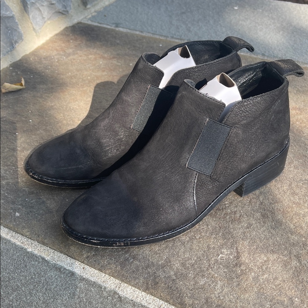 Eileen Fisher mood booties size 7 black nubuck leather